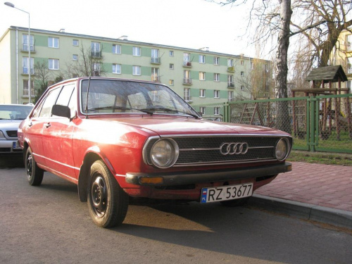 Bordowy dziadzio czyli Audi 80 B1 1975