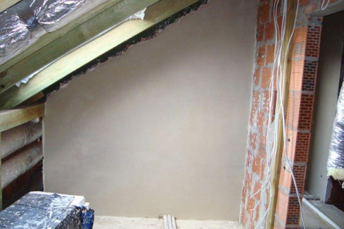 Kwiecień 2009 - pierwsze ściany po tynkowaniu - poddasze - łazienka #Kornelia #budowa