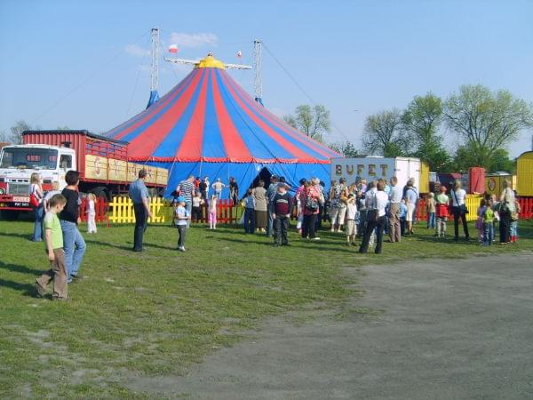 Foto z Cyrku Krasnal 2009 Zakaz Kopiowania zdjęć Zapraszamy na www.cyrk-fan.com #CyrkKrasnal2009