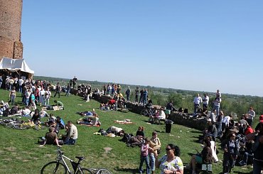 Turniej Rycerski na Dworze Konrada Mazowieckiego Czersk #rycerz #zbroja #szabla #miecz #tarcza #chełm #pzk #wojna