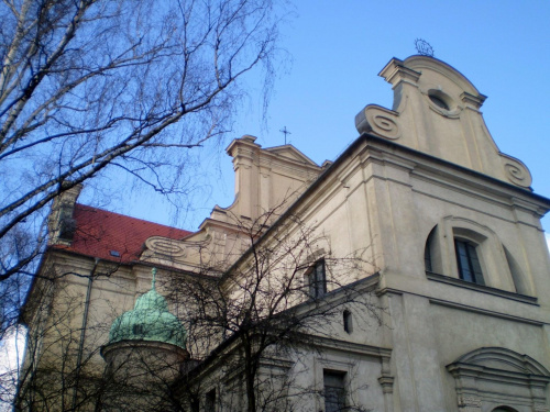 Kościół p.w. św. Mikołaja w Lesznie -
budynek powstał na miejscu zniszczonego podczas pożaru w 1656 r., najstarszego leszczyńskiego kościoła. Odbudowany po 1680 r. wg projektu Jana Catenazziego i wyposażony w początkach XVIII w. uchodzi za najwybitniej...