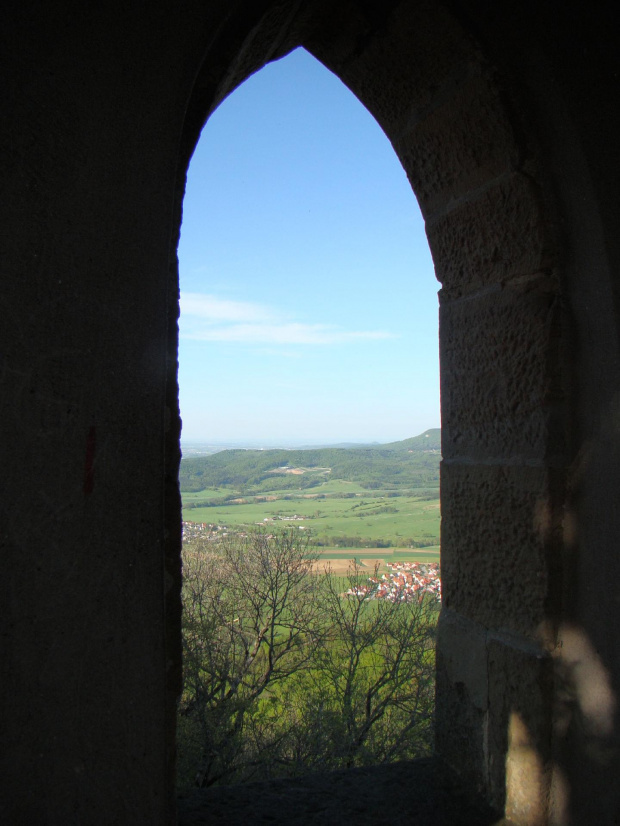 widok z okiennic ( zamek Hohenzollernów) Niemcy #góry #wakacje #okno #widoki
