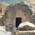 Hierapolis, Nekropola północna - chorzy tak licznie przybywający do leczniczych źródeł Pamukkale nie zawsze wracali do domów po odbytej kuracji... Jeden z największych cmentarzy Anatolii