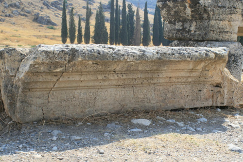 Hierapolis, Nekropola północna - chorzy tak licznie przybywający do leczniczych źródeł Pamukkale nie zawsze wracali do domów po odbytej kuracji... Jeden z największych cmentarzy Anatolii