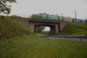 #ET22 #Góra_Kalwaria #kolej #pociąg #towarowy #wiadukt