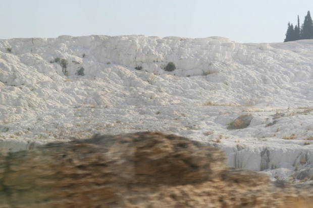 Pamukkale...
śnieg w środku lata? Nie! To wapień na skałach i wjazd na Bawełniany Zamek...