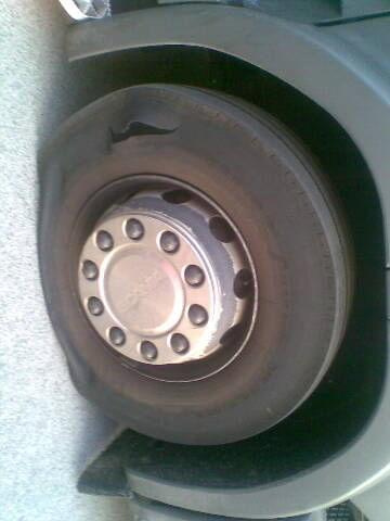 kapeć, guma, dziurka #ciężarówki #kolizje #samochody #wypadki #ZDrogi