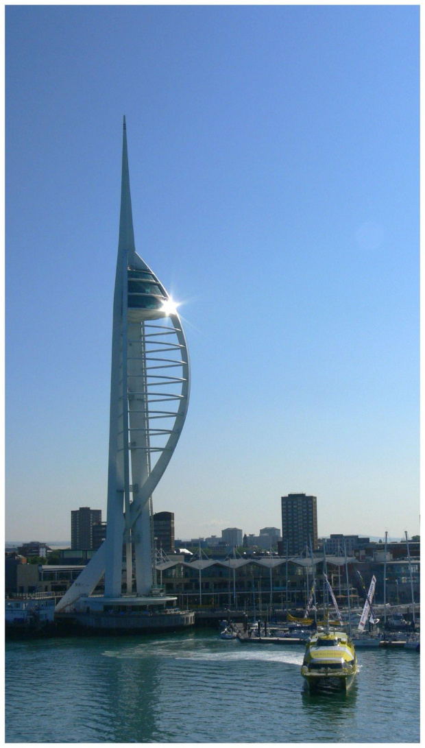 Spinnaker Tower w Portsmouth. Anglia.