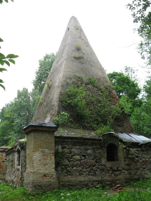 Rapa (warmińsko - mazurskie) piramida grobowiec von Fahrenheid