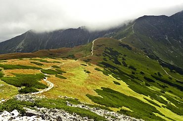 Wspomnienia z Tatr - z maxmaks w kierunku Starobocianskich wierchow... Z powodu goniacej nas chmury plany trzeba bylo zmienic, ale i tak bylo super:) #evasaltarski #gory #tatry