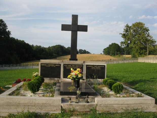 Kończyce Wielkie (śląskie) grób Gabrieli von Thun und Hohenstein