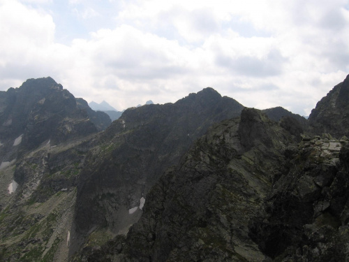 Między Kozim a Małym Kozim na ostatnim planie Rysy, Wysoka i Mięgusze #Góry #Tatry