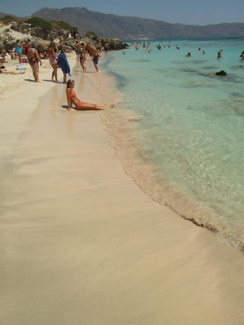czerwony oddcień piasku jest charakterystyczny dla plaży Elafonissi