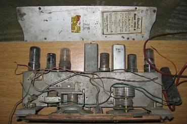 Radio " Admiral " model 7RT41
Chicago 47, Illinois #radio #unikat #bialy #kruk #admiral #chicago #illinois #chassis #aparat #allegro #aukcja #okazja #traf