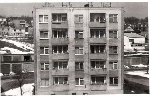 Kościerzyna, punktowiec przy ul Reymonta, lata 80 XX w. #Kościerzyna #punktowiec #UlReymonta #Lata80XXW
