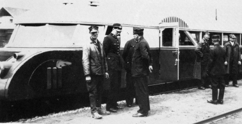 Pierwszy postój (na mijance) podczas próbnej jazdy z Krakowa do Zakopanego w dniu 1 sierpnia 1933 roku.
[Fot. ze zbiorów Muzeum Kolejnictwa w Warszawie]