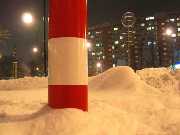 Troche zimy...dla tych ,którym mało #Warszawa #SaskaKępa #zima #noc #śnieg