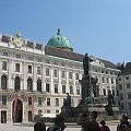 dziedziniec pałacowy wraz z pomnikiem Franciszka II-Hofburg