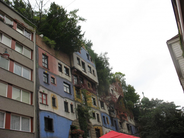 Dom Edificio Hundertwassera,nietypowego projektanta