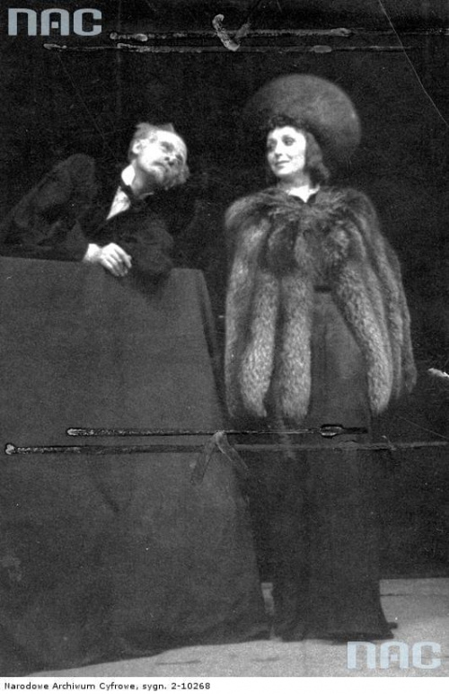 Janina Jabłonowska i Obidowicz w sztuce " Jaś u raju bram " - komedia muzyczna w Starym Teatrze w Krakowie_08.1943 r.