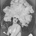Janina Szymbortówna, aktorka, primabalerina w stroju scenicznym w Operze " Hrabina Marica " Emmericha Kalmana w Teatrze Miejskim w Katowicach_1925 r.