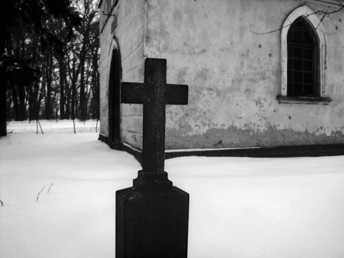 .. krzyż... #architektura #krzyż #cmentarz
