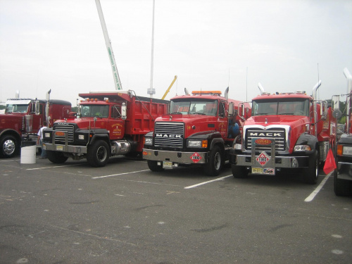 trzy różne macki z tej same firmy #mack #ZlotCiężarówekWUsa