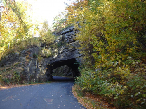 Tunel w skałach, Michałowice (Jelenia Góra)