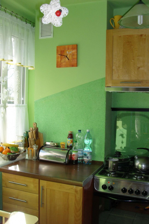 kuchnia - okno skierowane na południe; okap kuchenny wysuwany, z frontem INOX