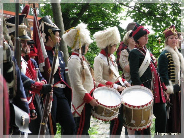 19 czerwca 2010 r. pod Twierdzą Srebrna Góra -inscenizacja historyczna. 200 żołnierzy z epoki napoleońskiej odtwarza bitwę z roku 1807. Tu na zdjęciu moja koleżanka....