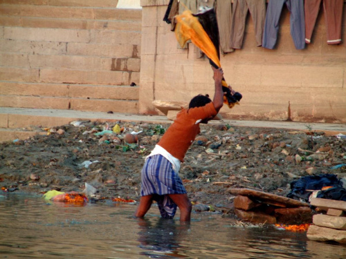 Miasto zyjace nad Gangesem i z Gangesu #Indie #Varanasi #Benares #religia #hinduizm #ludzie