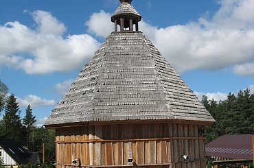 Szymbark-kaplica. #Szymbark #OdwróconyDomek #NajdłuższaDeska