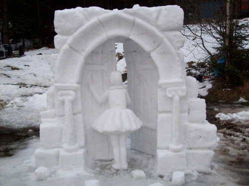 Jedna z rzeźb w śniegu-"Śniegolepy"2011-Szklarska Poręba. #SzklarskaPoręba #zima #śniegolepy #rzeźba #lód