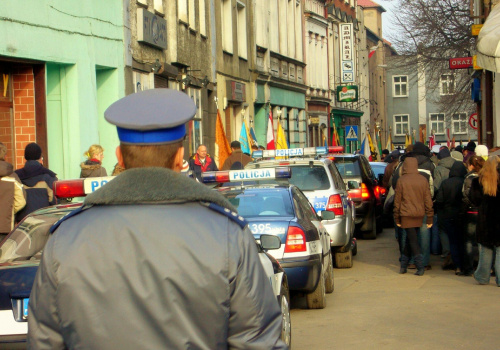 Kolumna Policji i BOR, rynek w Pucku