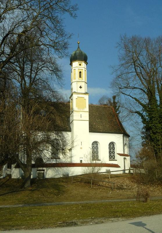 D-4. Wszystkie kościoły ładne, a każdy inny.