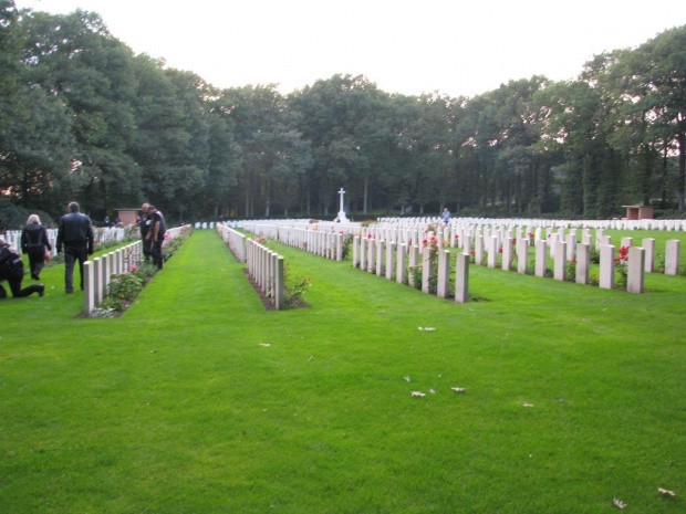 Groby spadochroniarzy na cmenarzu Osterbeek koło Arnhem #Driel #Baltussen #SosabowskiOsterbeek