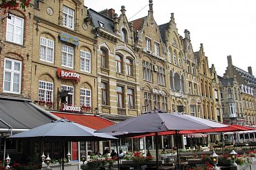 Rynek w Ypres. Pierwsza większa miejscowość wyzwolona w Belgii #RajdMaczkaGenerałMaczek