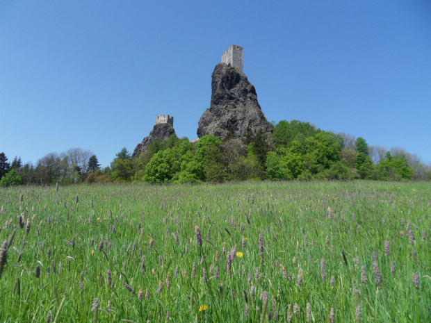 Zamek Trosky na powulkanicznych skałach robi niesamowite wrażenie.. #Czechy #CzeskiRaj #maj #Trosky