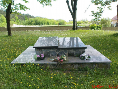 Cmentarz Wojskowy i Wojenny przy ul.Wojsławickiej w Chełmie - Pomnik Pamięci Żołnierzy Armii Sowieckiej Poległych w latach 1944-1945 #Cmentarze