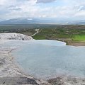 Pamukkale - wapienne tarasy wpisane na listę światowego dziedzictwa UNESCO. Wypływająca z gorących źródeł woda od 14 tys. lat tworzy na skałach malownicze progi. #Turcja #Antalya #Manavgat #Perge #Pamukkale #Hierapolis